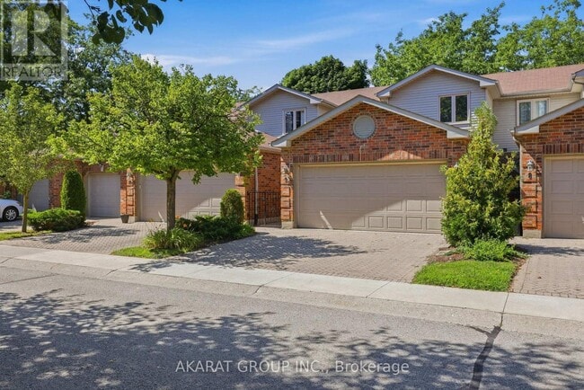 Building Photo - 70 Sunnyside Dr