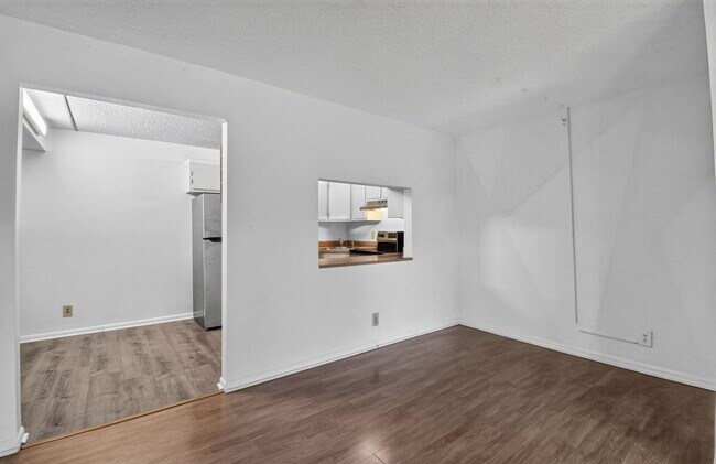 Building Photo - 720 Sunny Pine Way