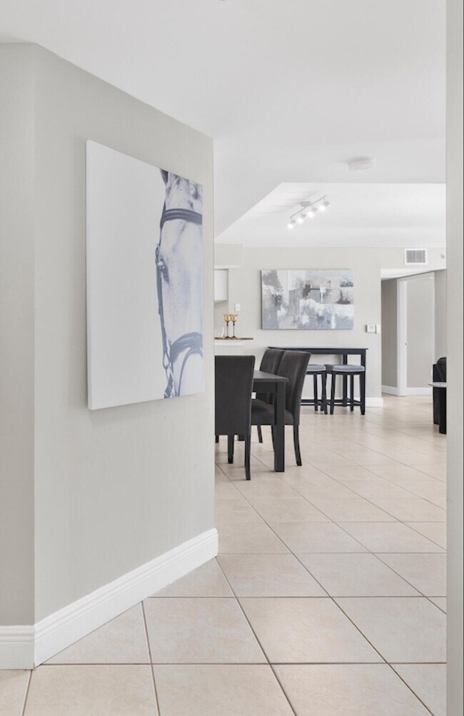 Foto del edificio - 1400 Crestwood Ct S