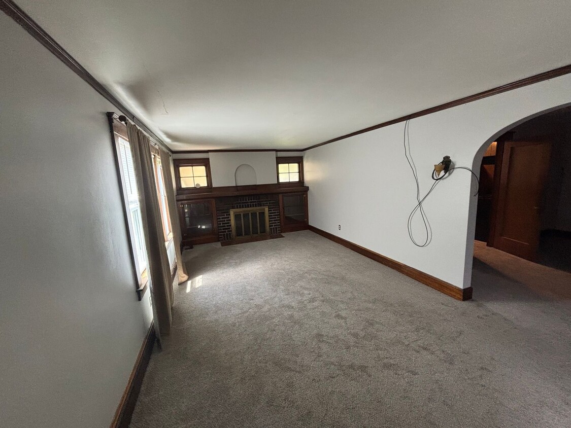 Building Photo - 163 Ackley Ave