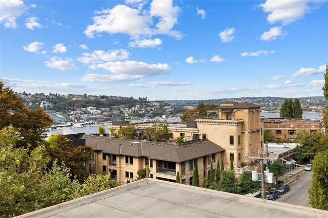 Sweeping rooftop views of Lake Union and Queen Anne Hill - 730 Bellevue Ave E