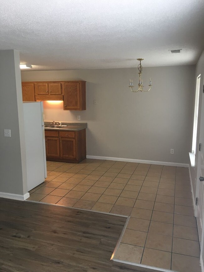 Building Photo - 3/2 Apartment in West Rome $1,195