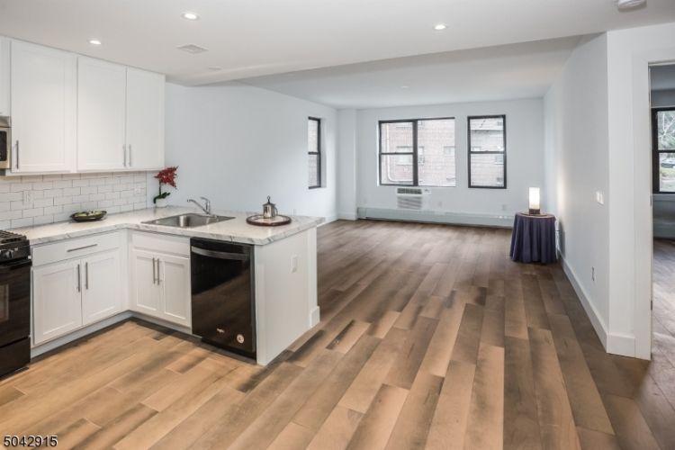 Foto principal - 3011 Edwin Ave
