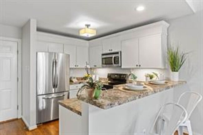 Building Photo - Chesterfield/Midlothian-Woodlake Subdivision- 1st Floor Bedroom