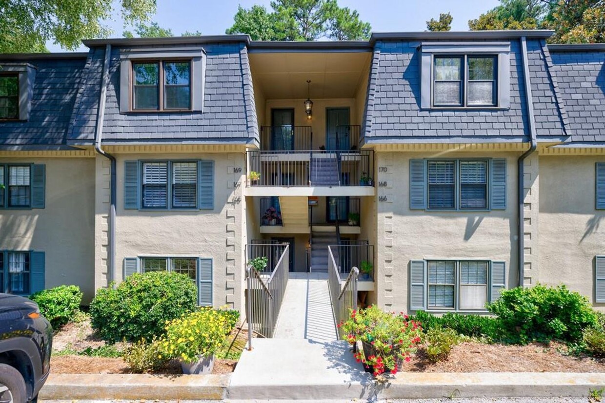 Foto principal - 2 Bed and 2 Bath in Atlanta!