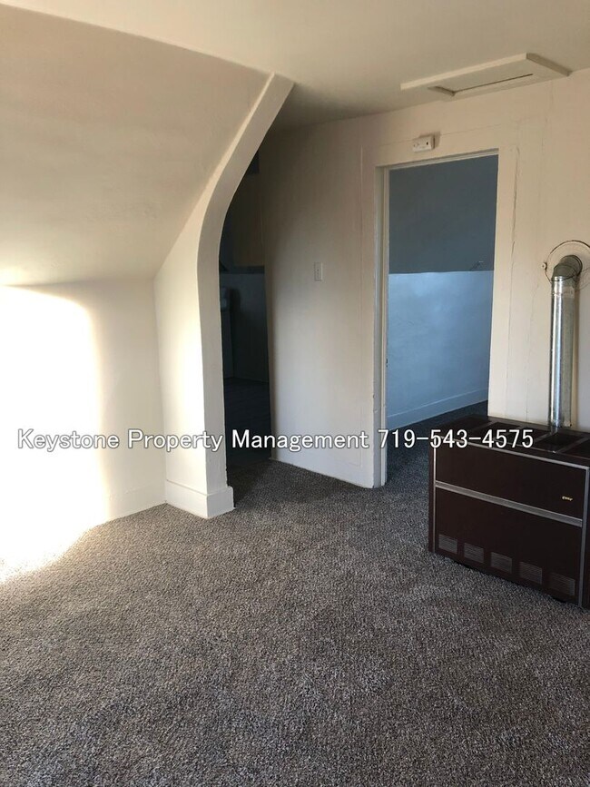 Foto del edificio - ALL UTILITIES INCLUDED! Upstairs -  1 Bed/1 Bath Apartment with $375 Off Move In Special!  $750/$750