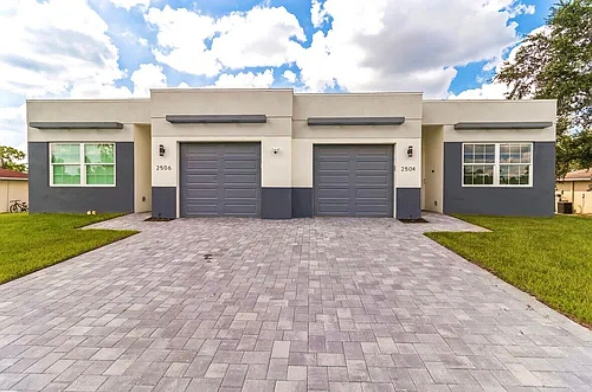 Foto principal - 2504 Leda Ave S