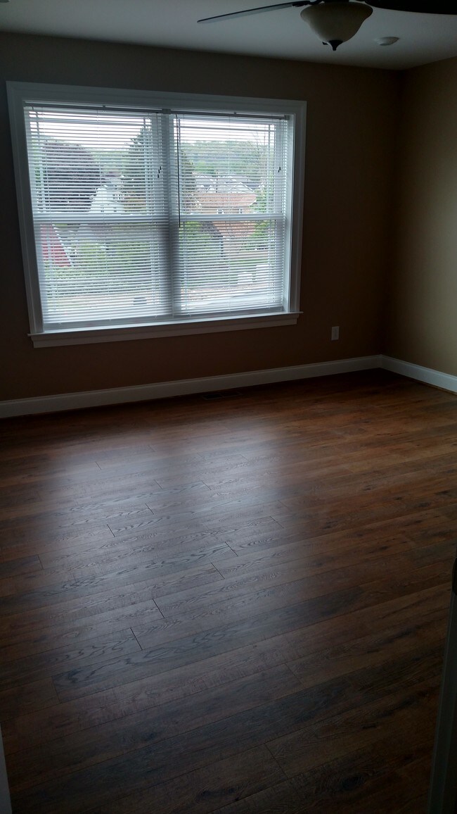 Dormitorio principal - 206 Hollow Dr