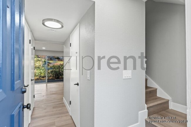 Building Photo - Unit