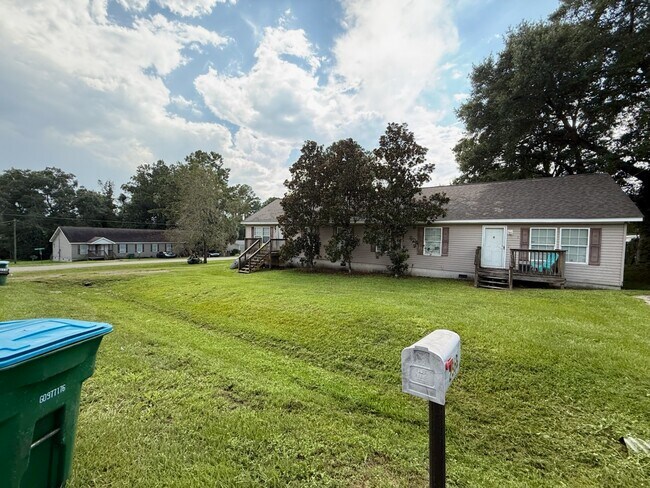 Foto del edificio - 236 Forrest Dr