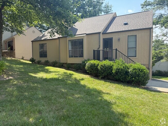 Building Photo - 4554 Summerset Dr