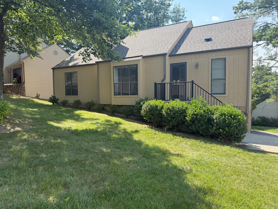 Foto principal - 4554 Summerset Dr