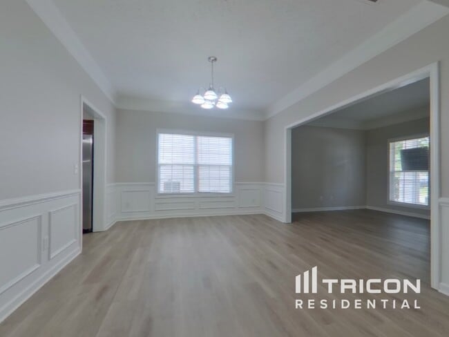 Building Photo - 222 Castlebury Dr
