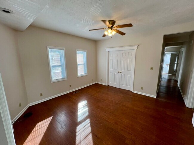 Foto del edificio - 1823 Hutchins Ave