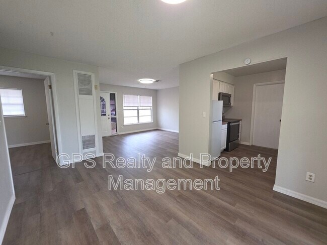 Building Photo - 1030 Pine Valley Ln