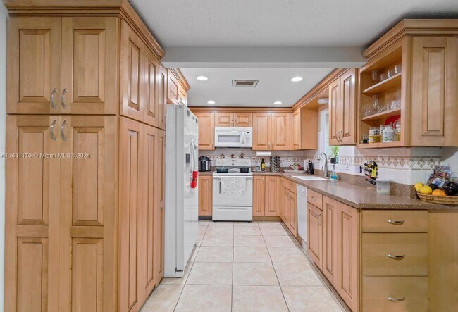 Building Photo - 6840 SW 3rd St