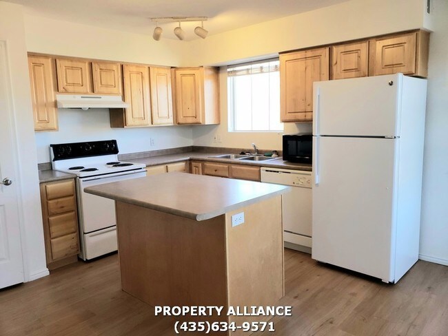 Building Photo - 1790 Fox Bay Dr