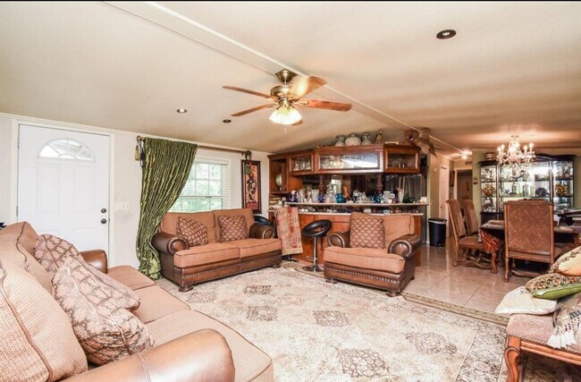 Foto del edificio - 39551 Donigan Rd