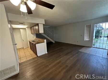 Foto del edificio - 3532 Rainbow Ln