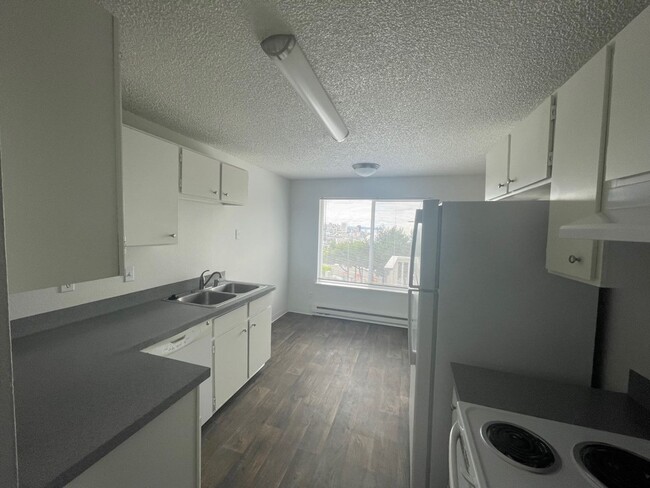 Interior Photo - Harborview East