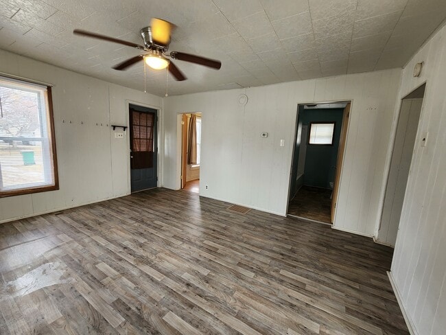 Building Photo - 403 9th Ave SW