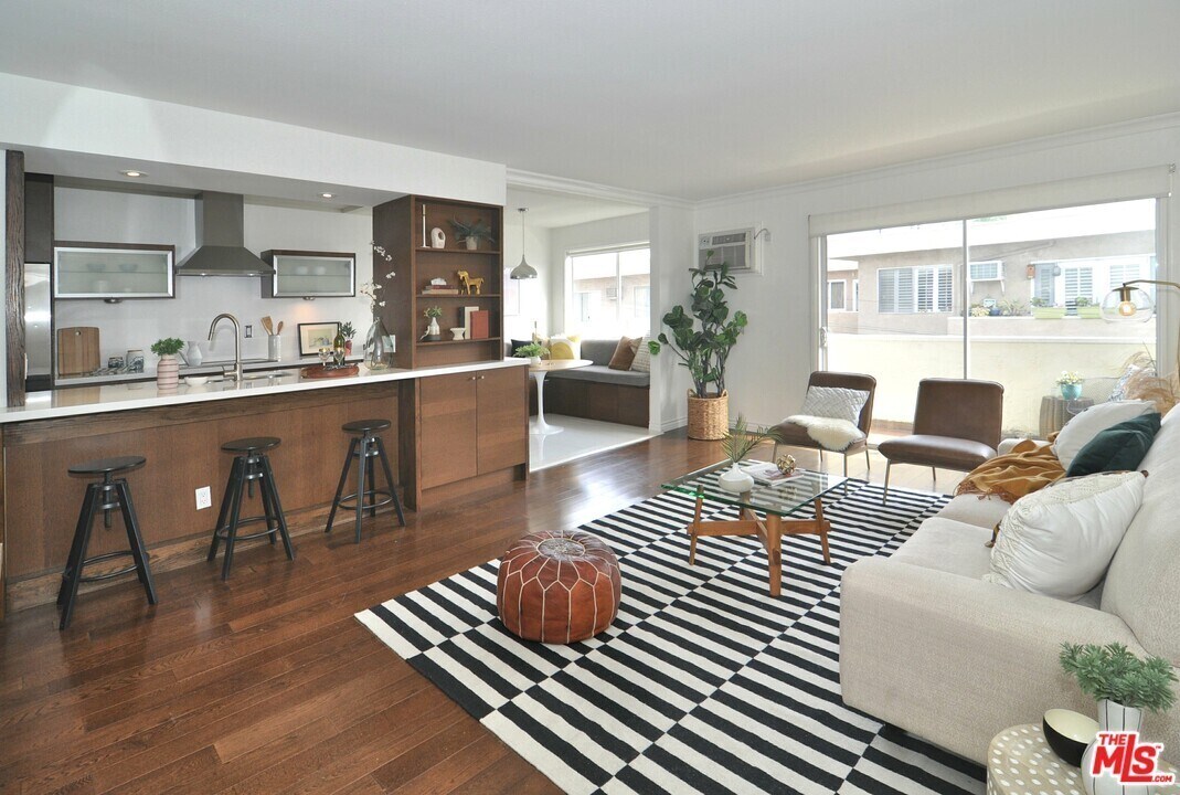 Foto principal - 1344 N Martel Ave