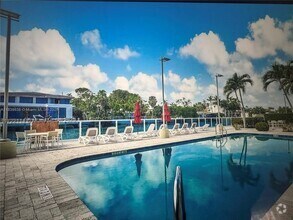 Building Photo - 9800 W Bay Harbor Dr