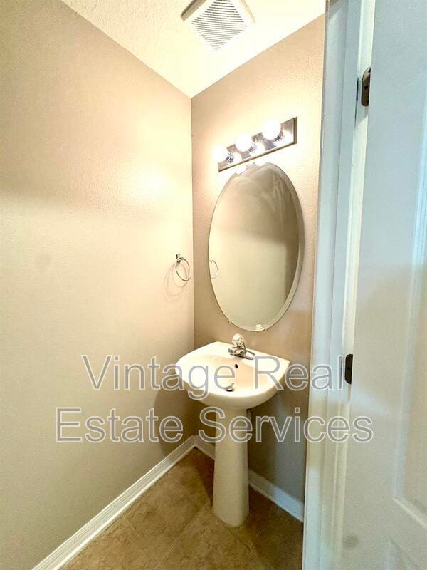 Foto del edificio - 10812 Kensington Park Ave