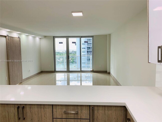 Building Photo - 5701 Collins Ave