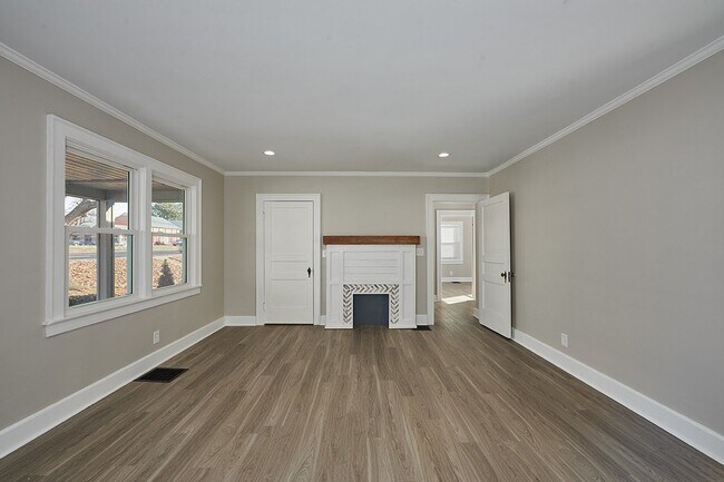 Building Photo - Coming Soon: 2BR, 1BA house