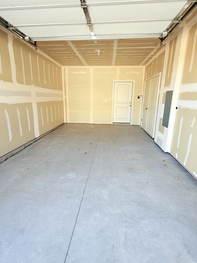 Building Photo - 938 Schlagel St