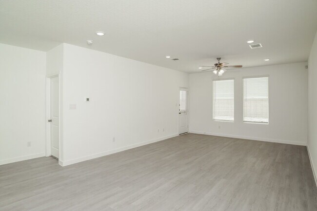 Foto del edificio - 606 Kayden Ct