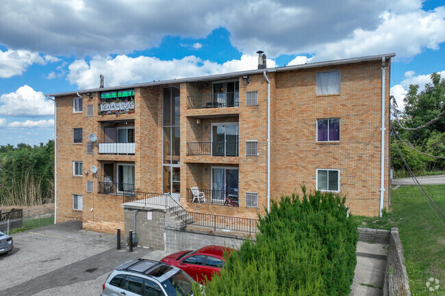 Building Photo - 120 Stamm Ave