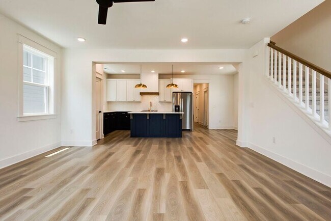 Building Photo - 216 Sounder Cir