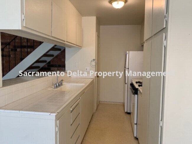 Building Photo - 6240 Cavan Dr