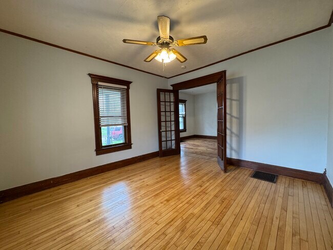 French doors in bedroom - 1003 N Division St