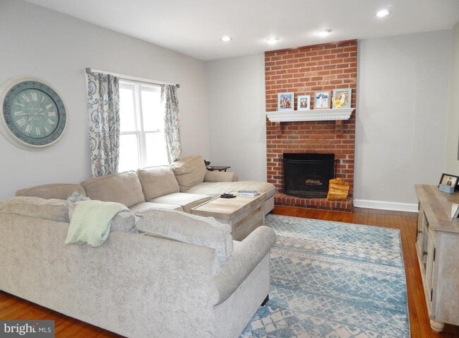 Building Photo - 104 Country Club Dr