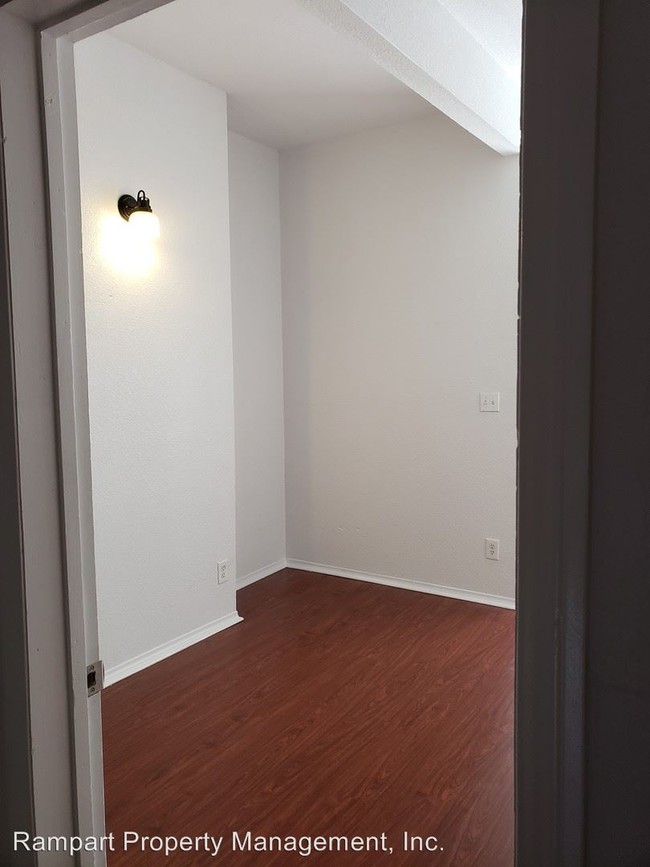 Foto del edificio - 739 1/2-733 S Boyle Ave
