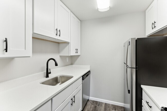 Building Photo - Country Meadows Apartments