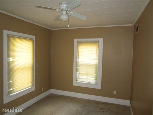 Building Photo - 1028 Barney Ave