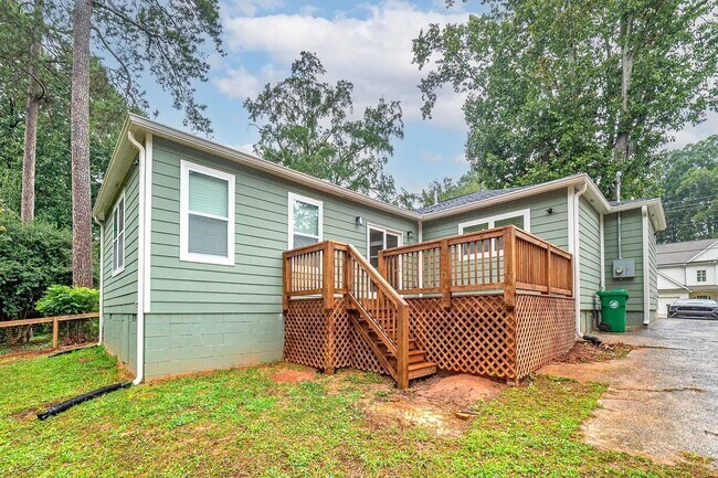 Building Photo - 1695 Dresden Dr