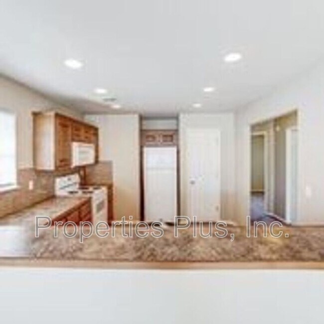 Building Photo - 2993 Creekside Dr