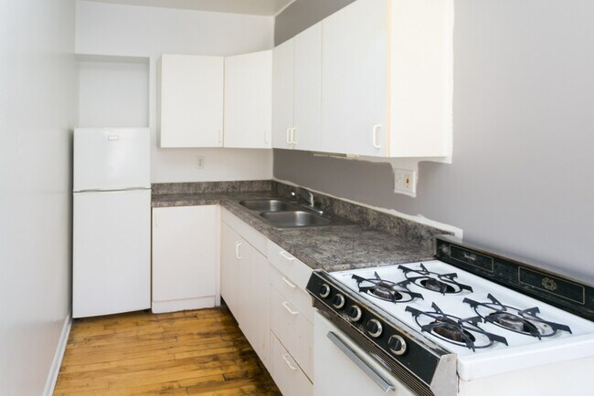 Building Photo - 5516 N Kenmore Ave