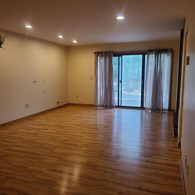 Foto del edificio - 78 Cheshire Dr