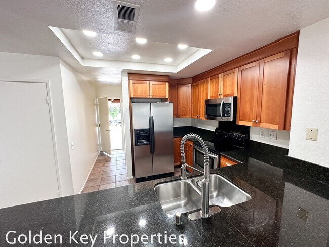 Foto del edificio - Four-bedroom townhome in The Trails at Cal...