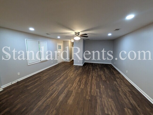 Foto del edificio - 2000 Wilson Rd NW