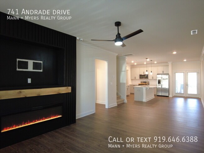 Foto del edificio - 741 Andrade Dr