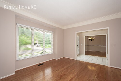 Building Photo - Large Luxury 2-Story w/3-car Garage  #12204