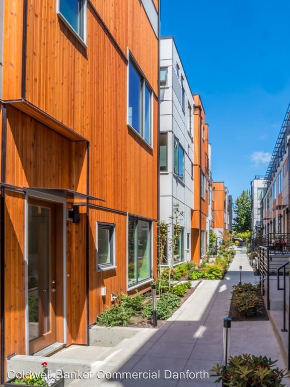 Building Photo - 3 br, 3 bath  - 3834 California Ave SW