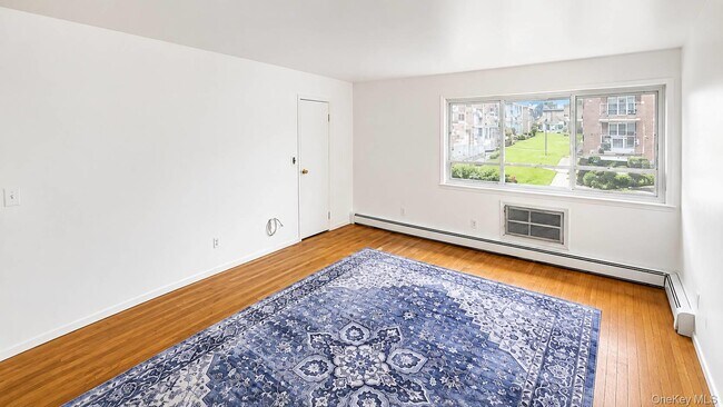 Building Photo - 5 Fishkill Glen Dr